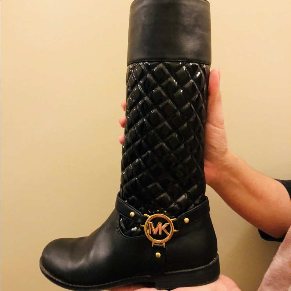 Super cute good condition Michael Kors boots.